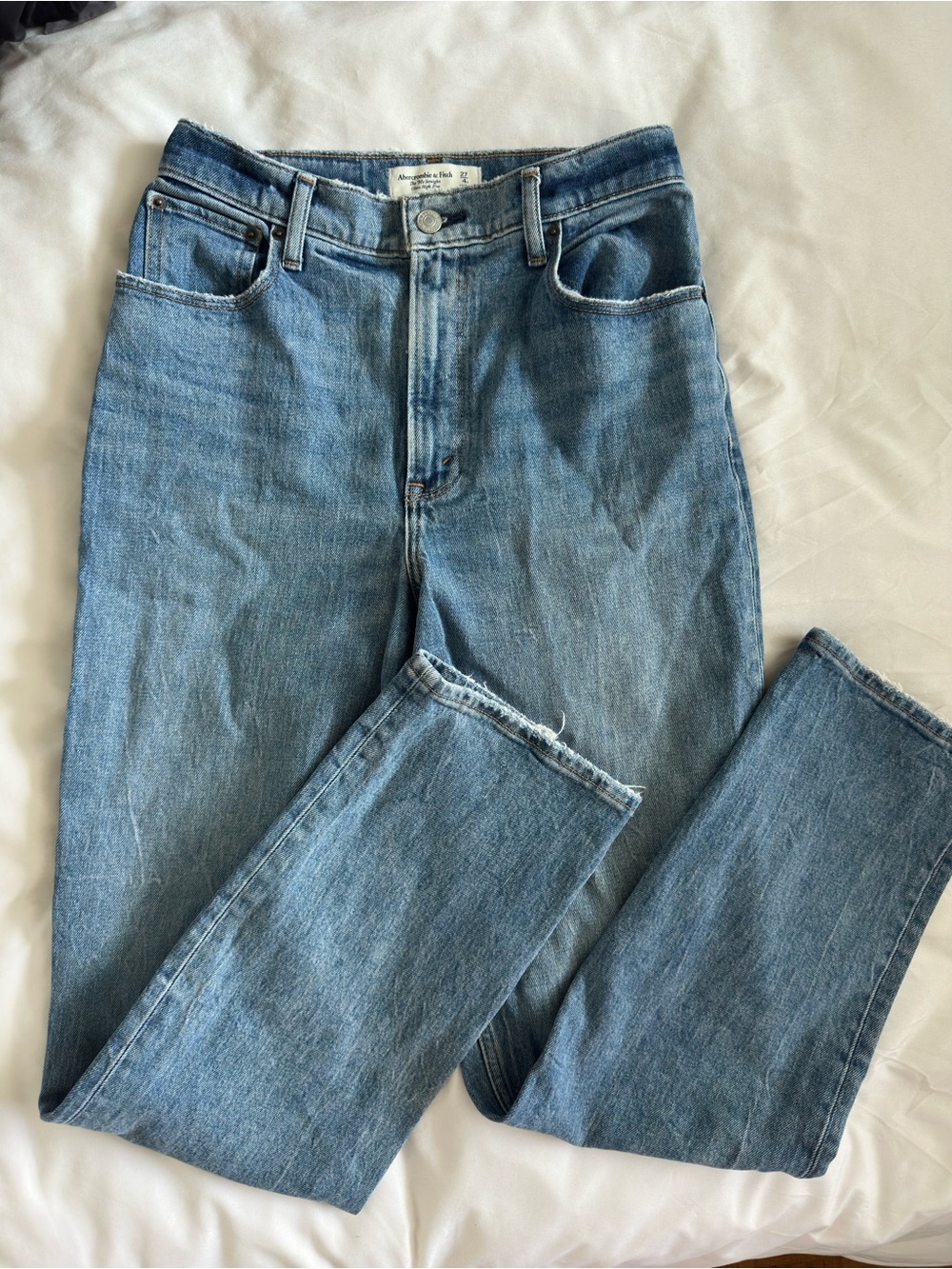 Abercrombie & Fitch The 90’s Straight Ultra High Rise Jeans - Curve Love 27